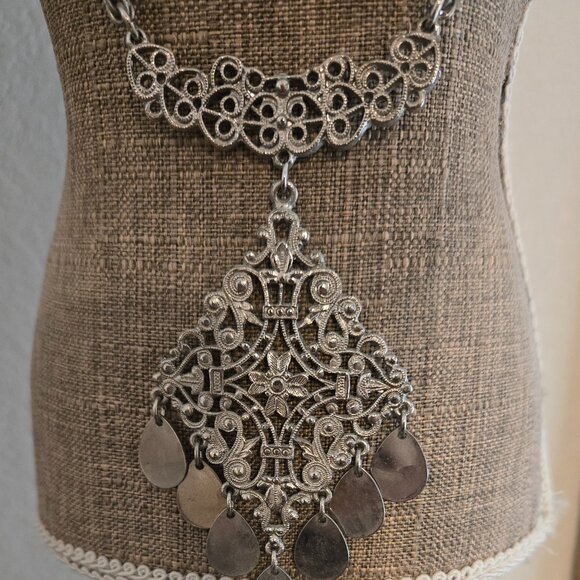 Ornate Necklace -EUC - Picture 1 of 3
